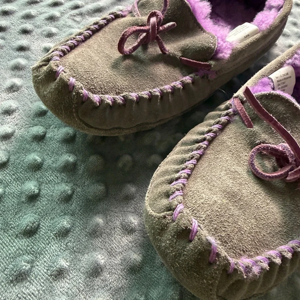 LL Bean Kids Wicked Good Moccasin Slippers Gray Purple Suede Size 5 296248